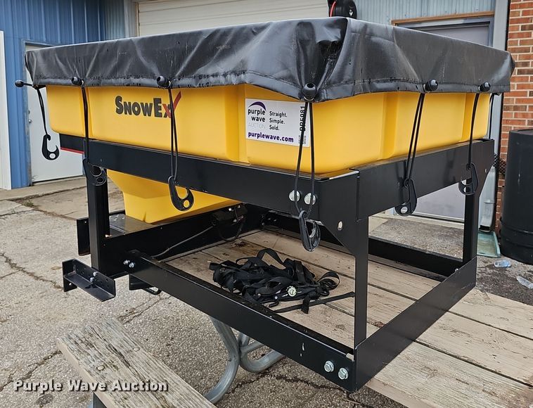 2018 SnowEx Vee Pro 6000  spreader - DR5981