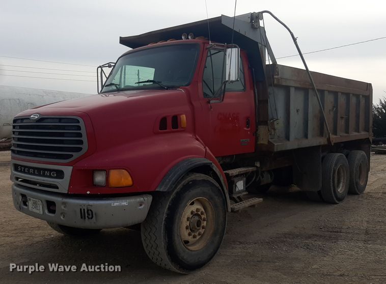 2000 Sterling L9500 dump truck - LX9971