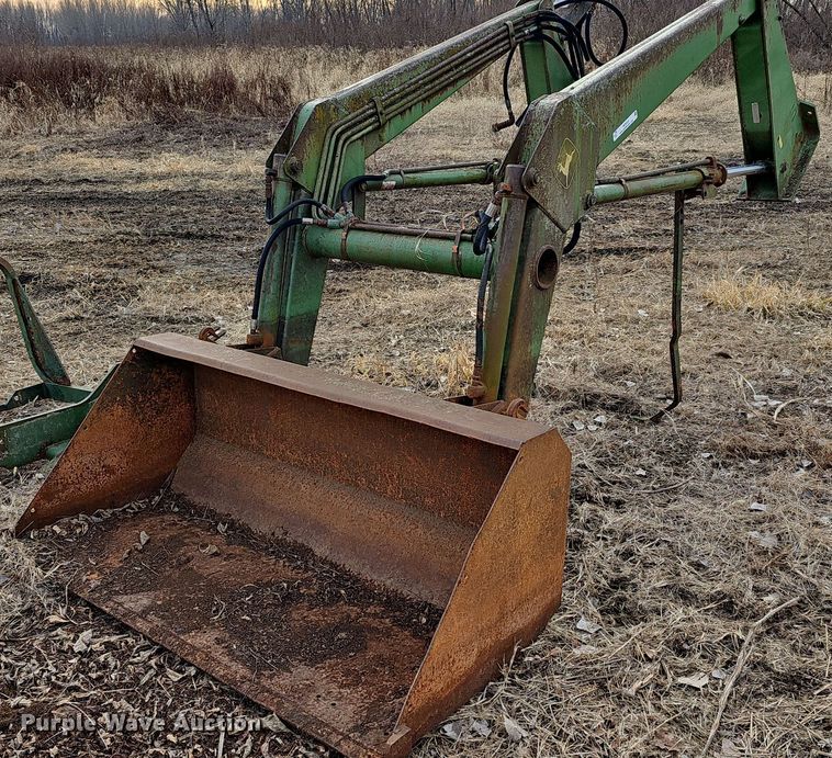 John Deere 145  loader - NE9322