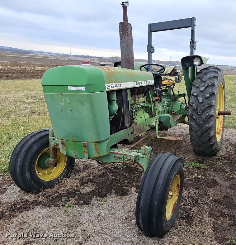 1976 John Deere 2640  tractor - NE9342