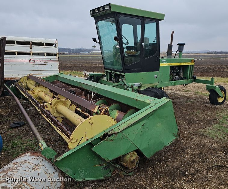 1981 John Deere 2280  swather / windrower - NE9344