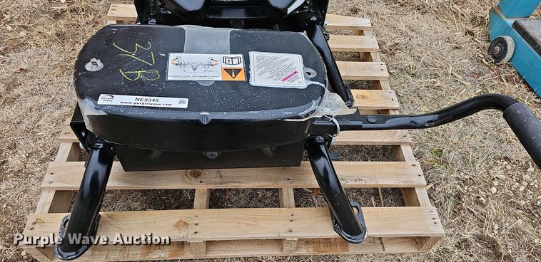 Ford AG  fifth wheel hitch - NE9349