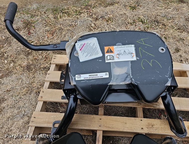 Ford AG  fifth wheel hitch - NE9350