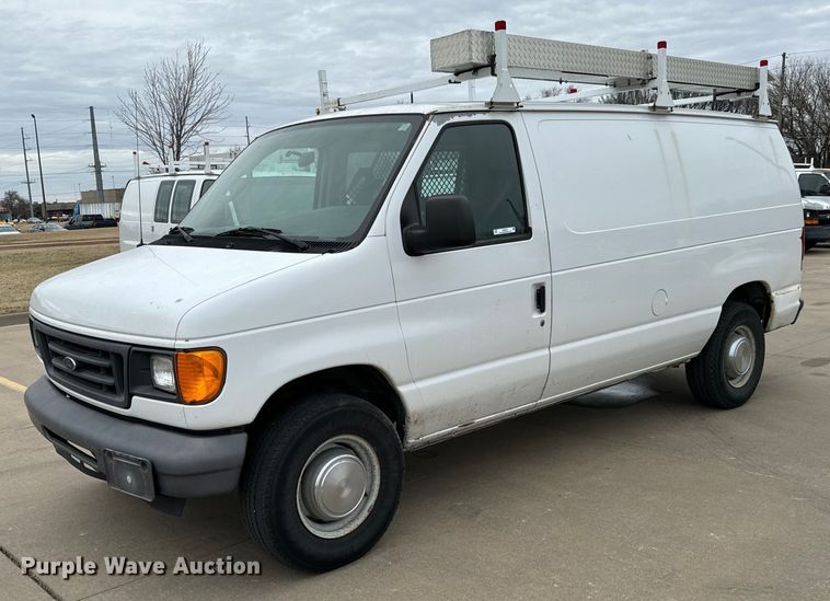 2006 Ford  E250 van - NI9655