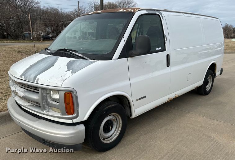 2001 Chevrolet Express 1500 van - NI9662