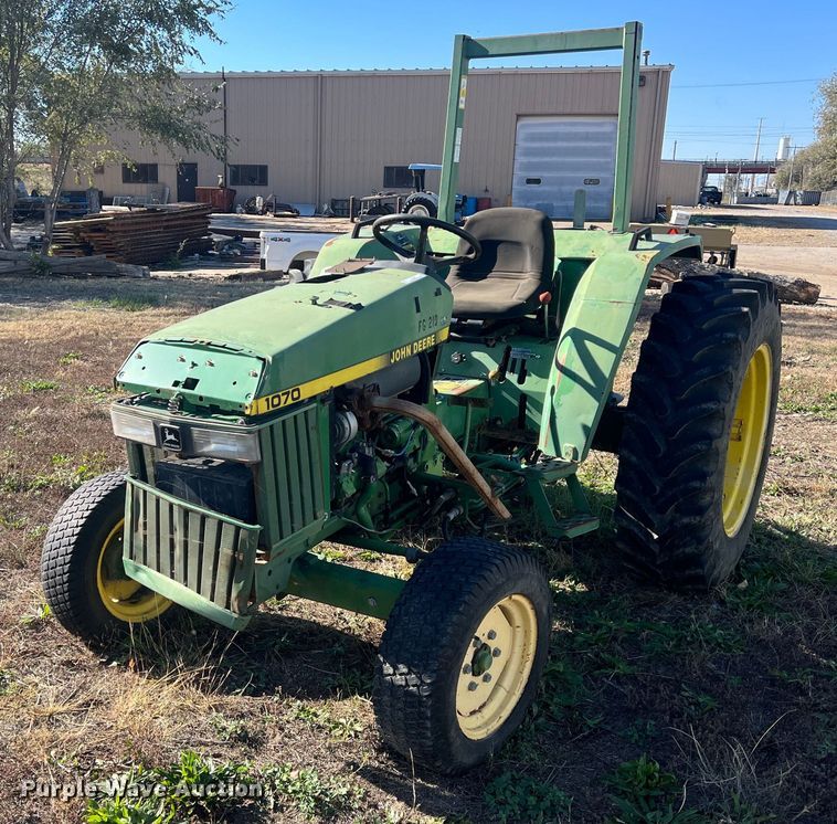 1995 John Deere 1070  tractor - OA9083