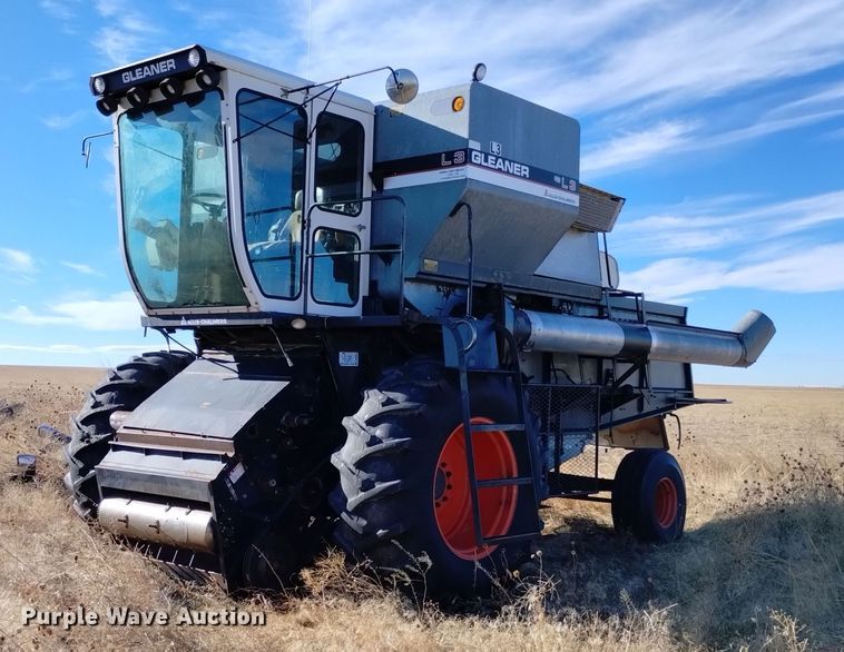 Gleaner L3  combine - DK8964