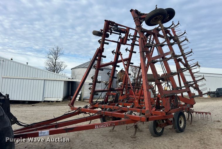 Hesston 2210  field cultivator - DQ1076