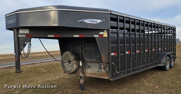 2011 Titan BR8382  livestock trailer - DQ8563