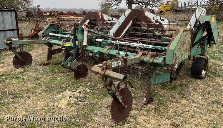KMC  peanut harvester - EI0565