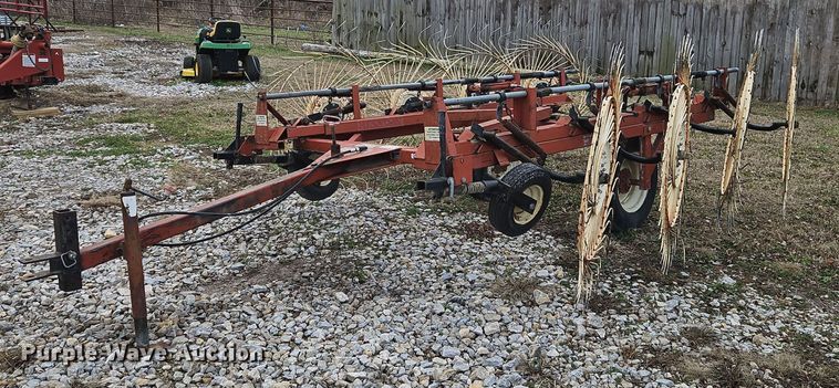 Hesston 3971  hay rake - LB9708