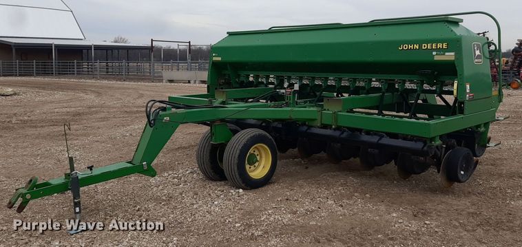 John Deere 1560  grain drill - LY9000
