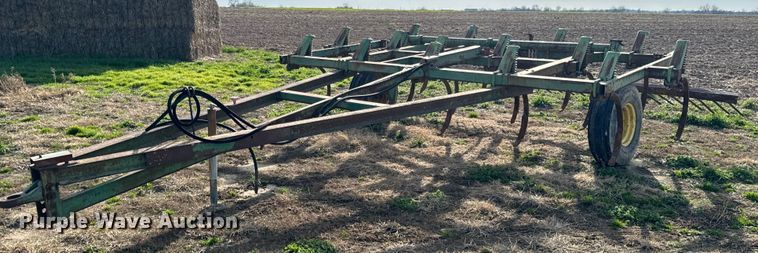 John Deere  chisel - OD9830