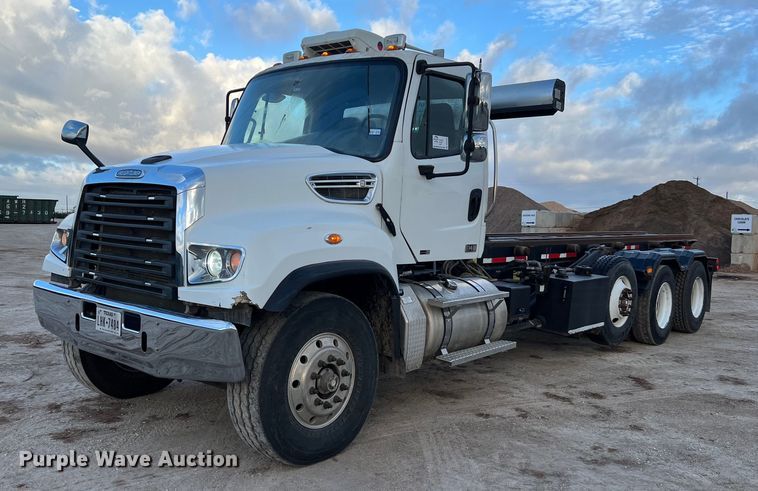 2012 Freightliner 114SD  roll-off container truck - DQ2343