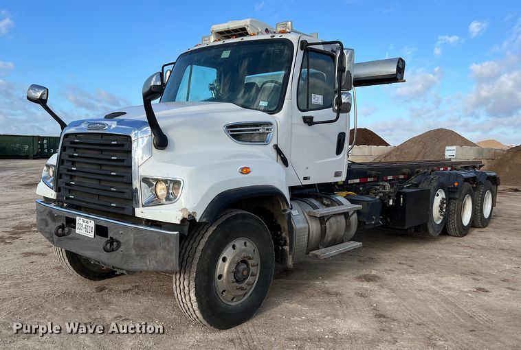 2012 Freightliner 114SD  roll-off container truck - DQ2344
