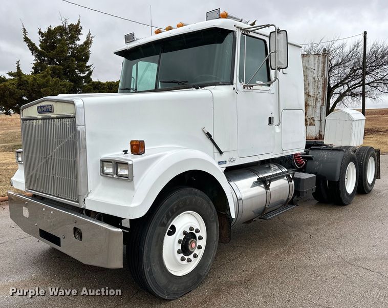 1986 Volvo White  semi truck - LK9742