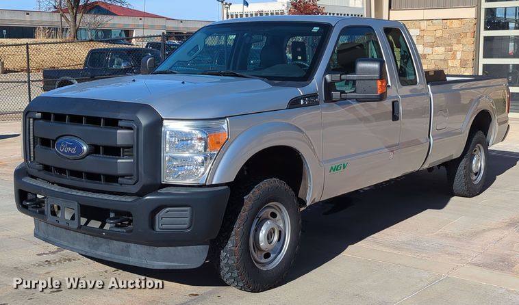 2015 Ford F250 Super Duty XL SuperCab pickup truck - DN3804
