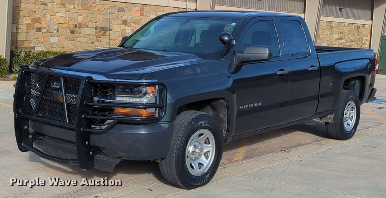 2018 Chevrolet Silverado 1500 Double Cab pickup truck - DN3816