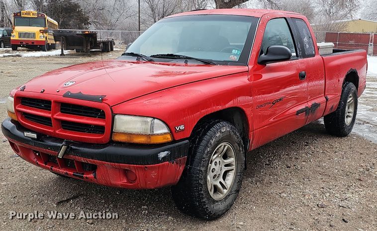 1999 Dodge Dakota Sport  Club Cab pickup truck - IO9787