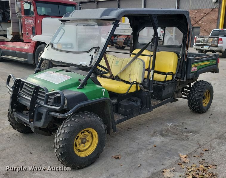 2013 John Deere 825E Gator  utility vehicle - LC9505