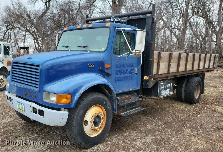 2000 International 4700  dump flatbed truck - LC9512
