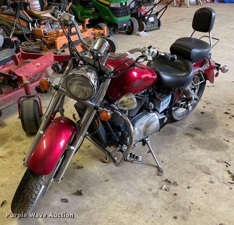 2004 Honda Shadow VT1100C2  motorcycle - NA9731