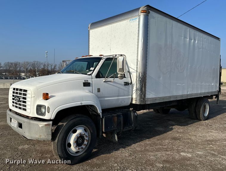 2000 Chevrolet C6500  box truck - NM9205