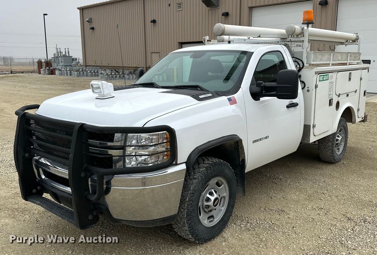 2013 Chevrolet Silverado 2500HD  utility bed pickup truck - NS9158