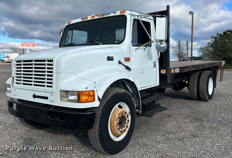 1995 International  4700 flatbed truck - OI9504