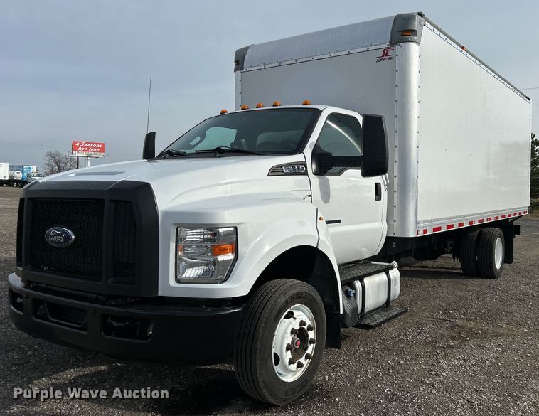 2016 Ford F650 Super Duty box truck - OM9234