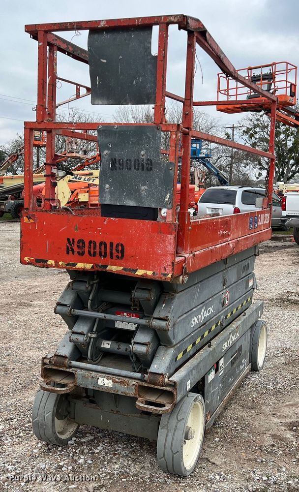 Skyjack 3226 Scissor or Vertical Lift For Sale | Purple Wave Auction