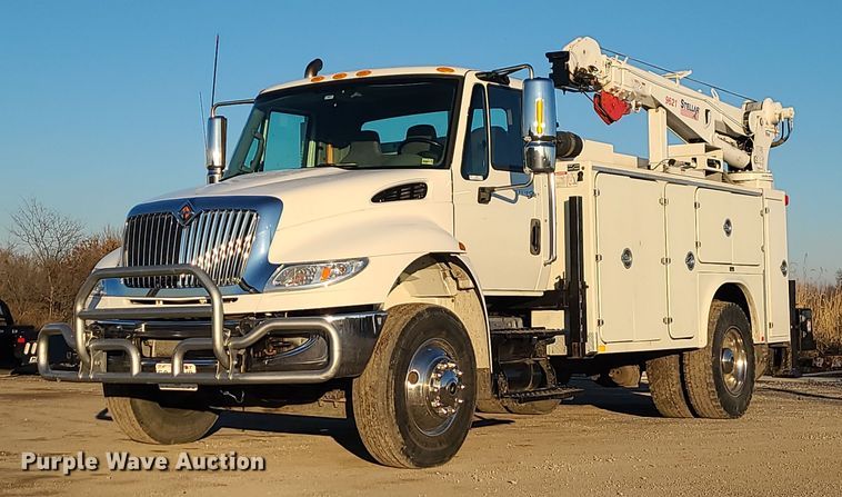 2013 International DuraStar 4300  utility / service truck - LJ9463