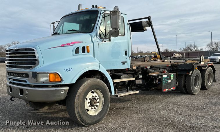 2007 Sterling L9500  roll-off container truck - NI9712