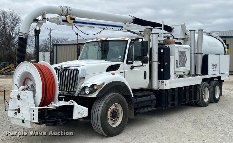 2009 International 7400  sewer jetter truck - OD9890