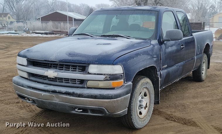 2002 Chevrolet  Silverado 1500 Ext. Cab pickup truck - KT9635