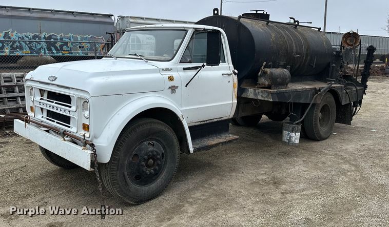 1967 Chevrolet 60 oil distributor truck - NS9161