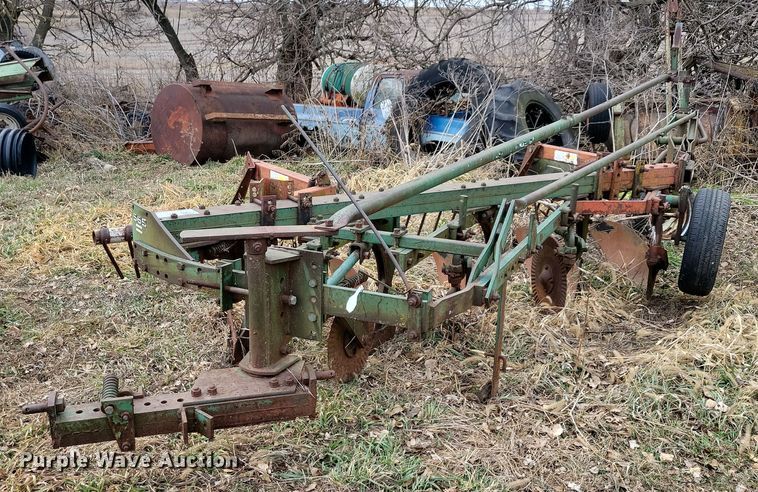 Oliver 565 one-way five bottom plow - DL7837