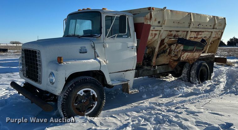 1979 Ford 800 feed delivery truck - NS9164