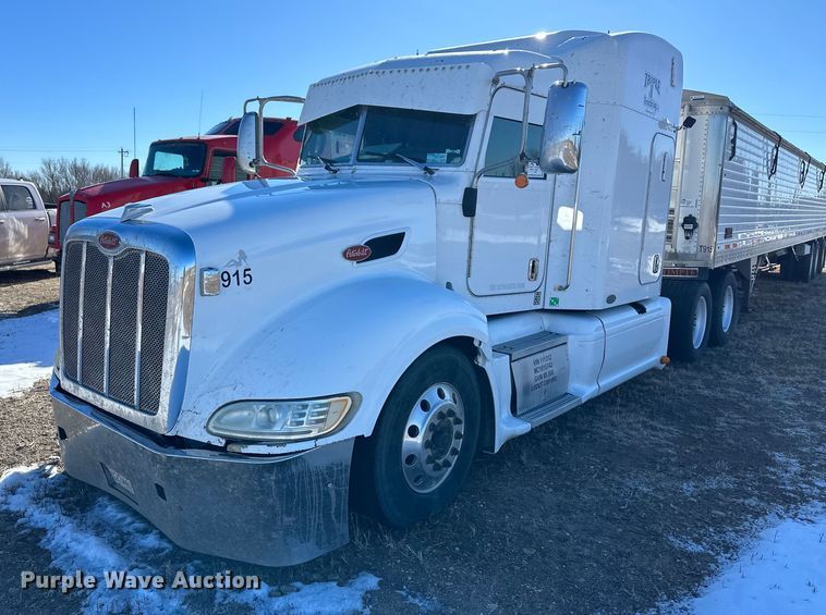 2011 Peterbilt 386 semi truck - DM2663
