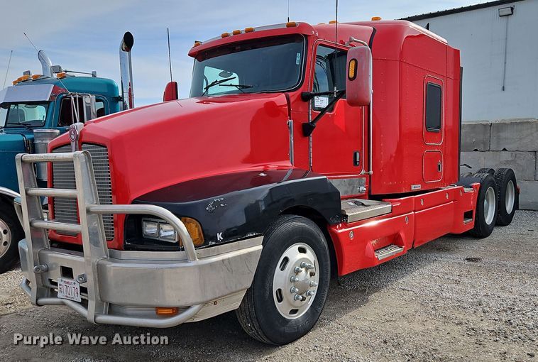 2007 Kenworth T600 semi truck - DN7183