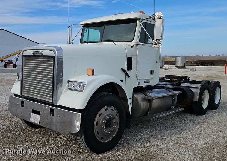 2005 Freightliner  FLD120 semi truck - DN7185