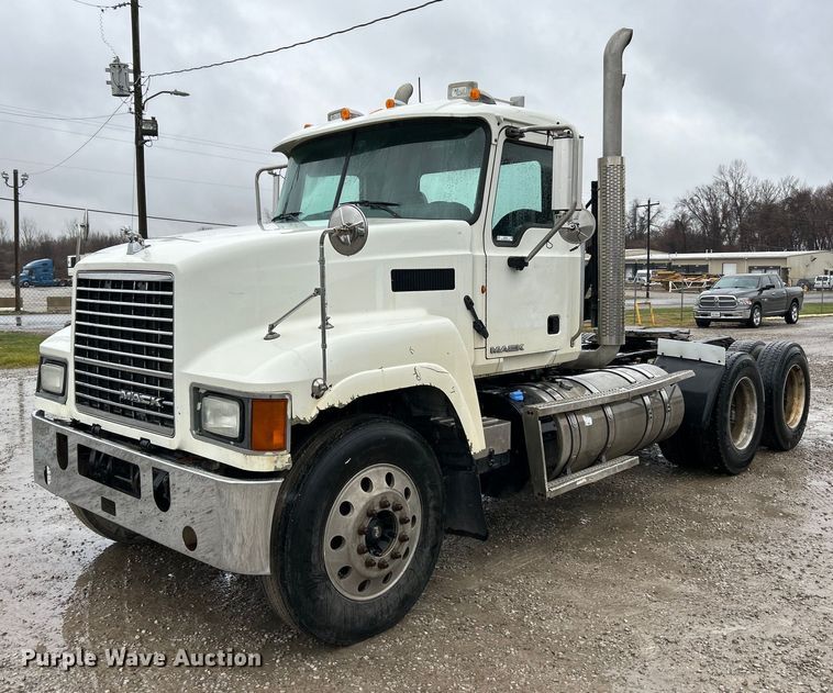 2012 Mack CHU613 semi truck - NE9703