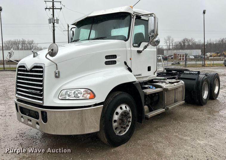 2014 Mack CXU613 semi truck - NE9704