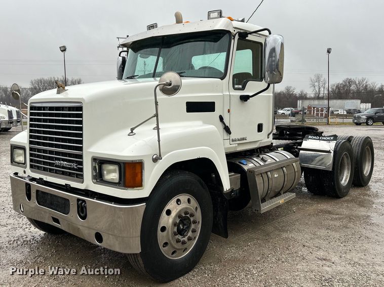 2012 Mack CHU613 semi truck - NE9705