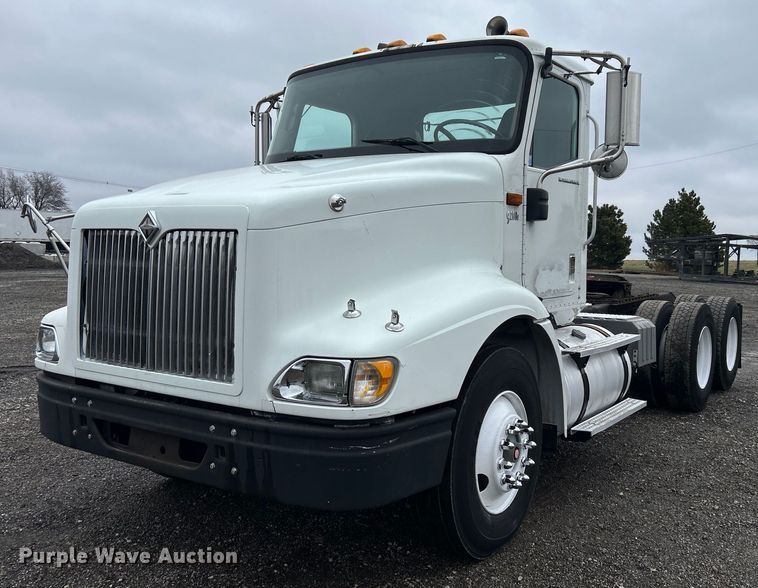 2005 International  9200i  semi truck - OI9521