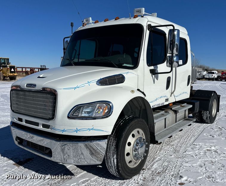 2008 Freightliner Business Class M2 Crew Cab semi truck - DM2659
