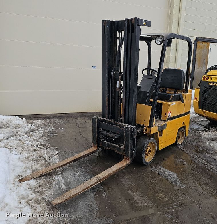 Caterpillar TC40D forklift - IO9823