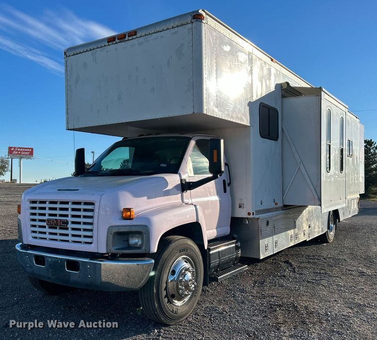 2007 GMC C7500 medical scanner truck - KH9576
