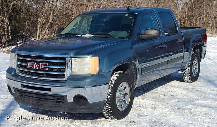2013 GMC Sierra 1500 Crew Cab pickup truck - LJ9471