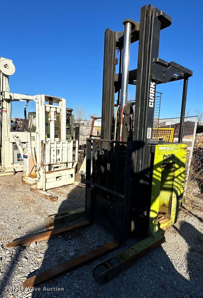 Clark NP 300-40 order picker - LK9756